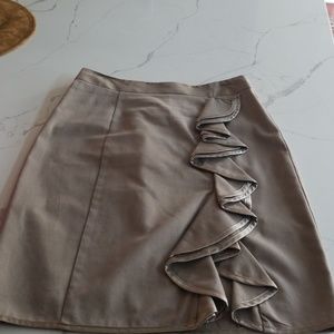 Ruffle side vent skirt